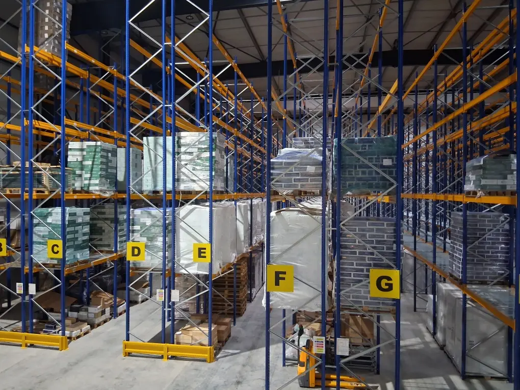 entrepot stockage palette de vins